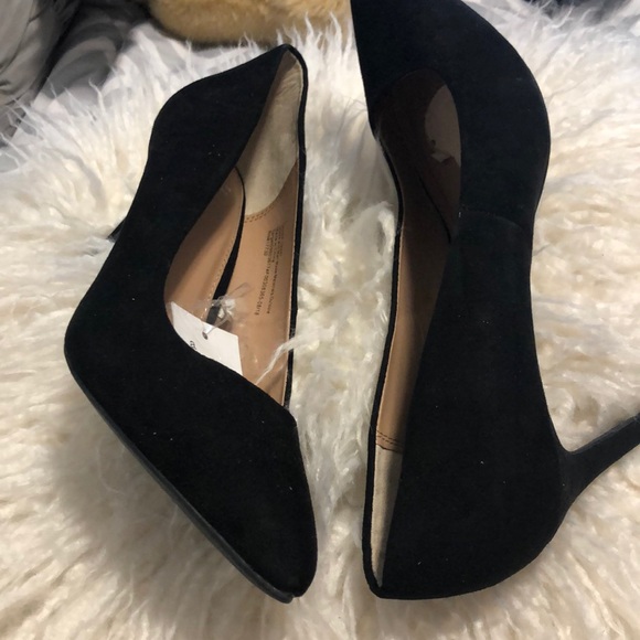 classic black pumps